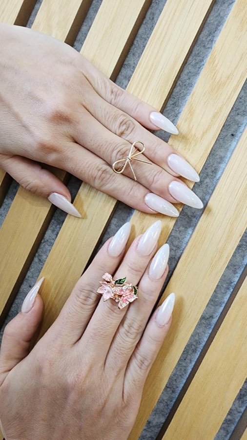 Milky almond extension set with rose gold ring